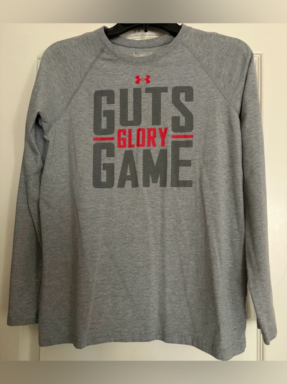 UNDER ARMOUR YXL LS BOYS SHIRT
LOOSE/HEAT GEAR
EXCELLENT CONDITION